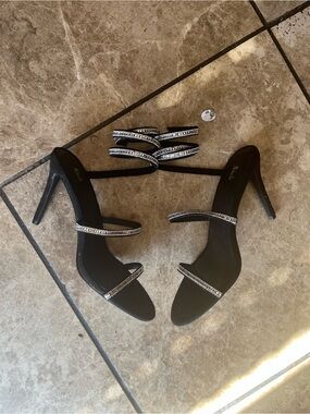 NWOT Strappy wrap around Black velvet Rhinestone Evening Heels